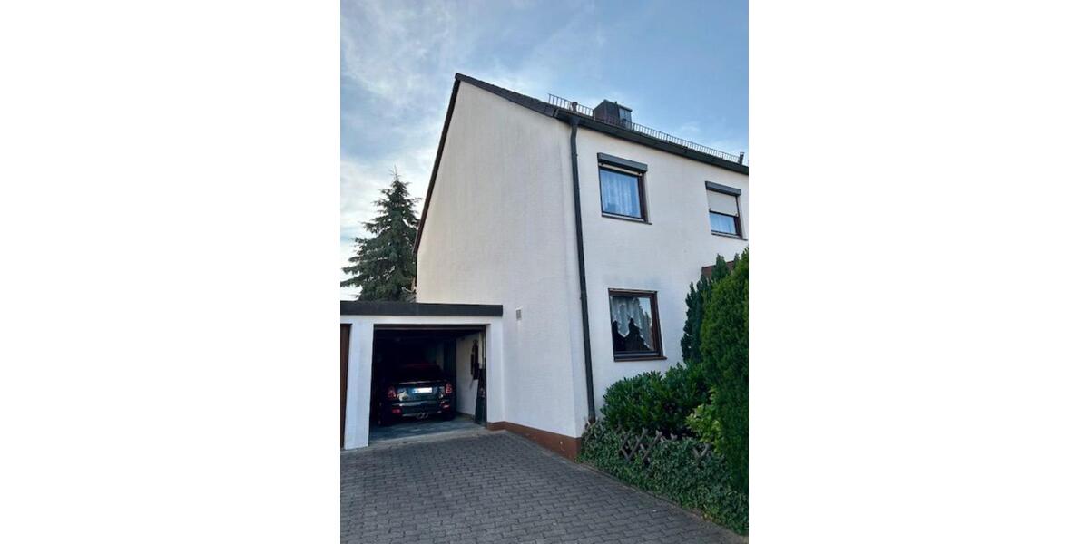 Doppelhaushälfte mit großer Garage am Haus und Garten 7 zimmer