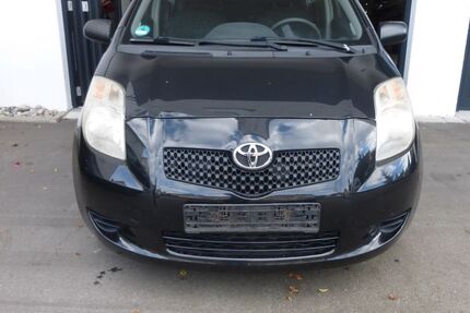 Toyota Yaris 145.606 km 1.999 € Weingarten 88250