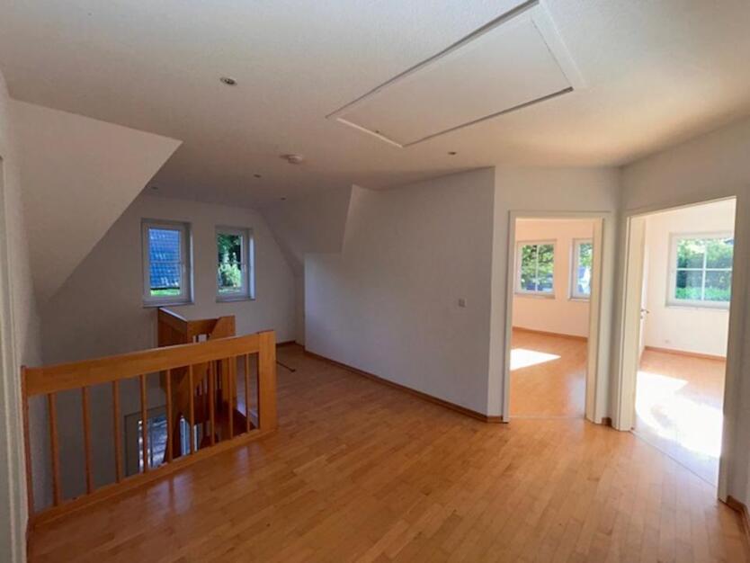 Modernes Friesenhaus,182qm Wfl., 5 Zimmer, Wärmepumpe, von Privat