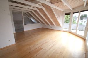 Wohnen mit Blick auf den Drachenfels: 3-Zimmer-Wohnung in attraktiver Lage von Bad Honnef - Dachgeschoßwohnung Bad Honnef - Rhöndorf Rhöndorf | Angebot:27001803