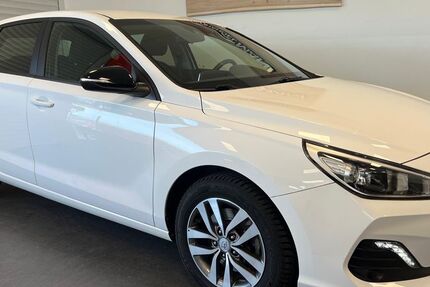Hyundai i30 49.411 km 14.000 € Soest 59494