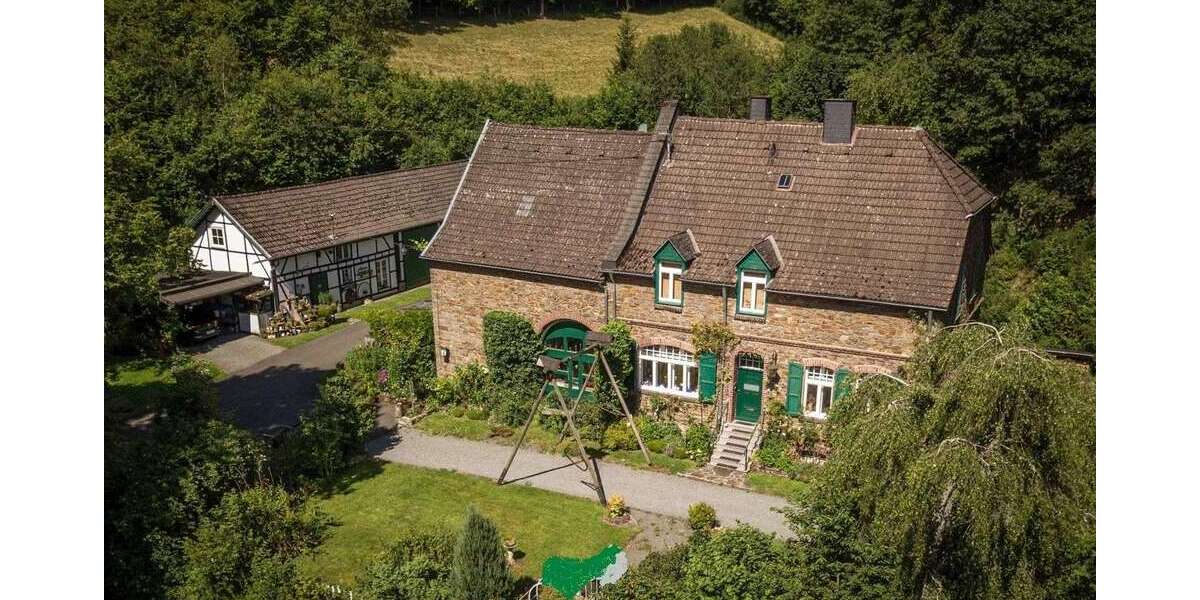 Einfamilienhaus Hellenthal - 9 Zimmer, 220 m&sup2;, 694.000&euro; | Angebot:26032413