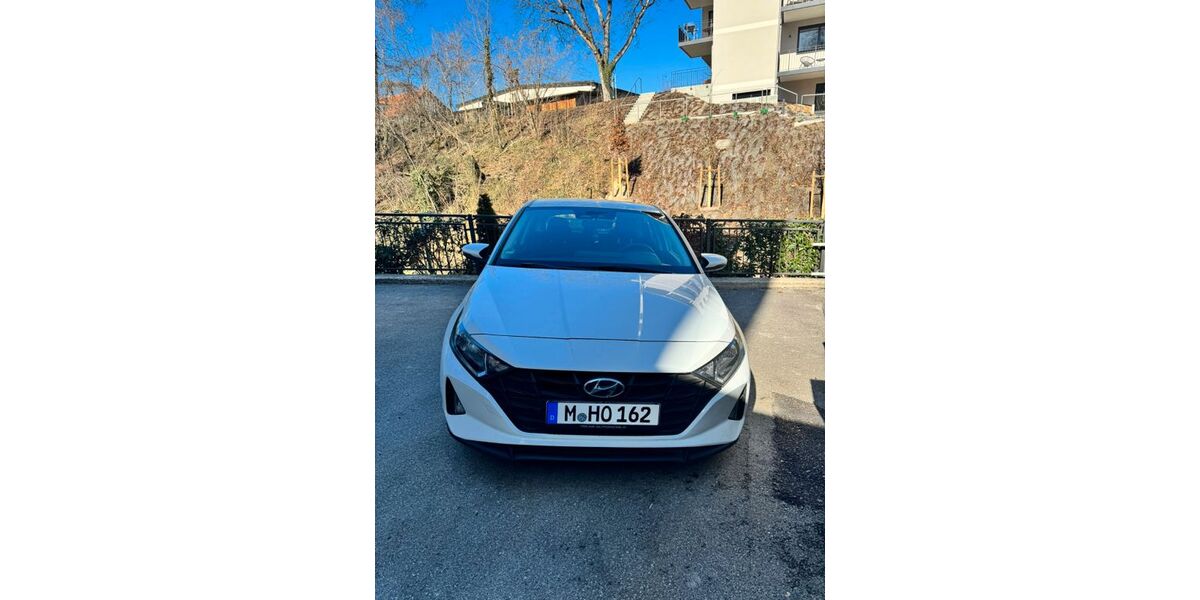 Hyundai i20 92.677 km 9.900 &euro; Grünwald 82031