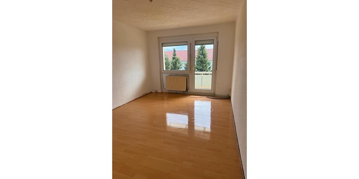 Hochparterre Eckartsberga - 4 Zimmer, 68 m&sup2;, 65.000&euro; | Angebot:27413896