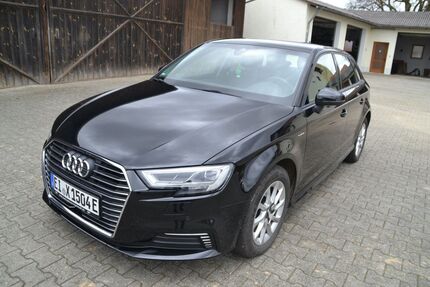 Audi A3 96.000 km 15.700 € Neustadt an der Donau 93333