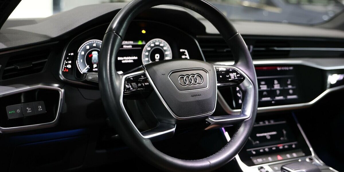 Audi A6 Avant 50 TFSI e Q S-LINE SPORT WHITE & BLACK 94.000 km 31.777 &euro; Hamm 59077