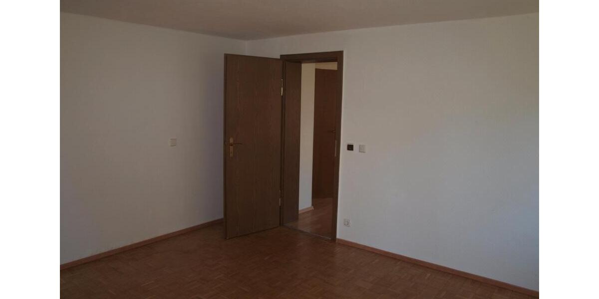 Erdgeschoßwohnung Tuttlingen - 1 Zimmer, 90 m&sup2;, 750&euro; | Angebot:26662149