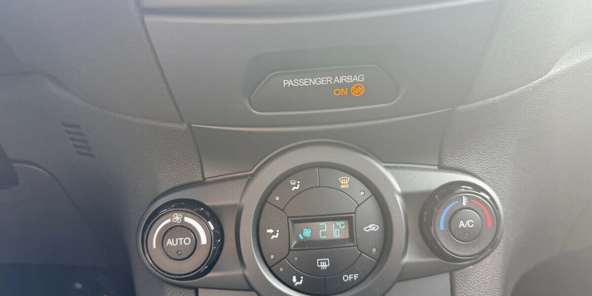 Ford Fiesta 1.6 Automatik Trend/51.000km 51.100 km 7.690 &euro; Frankfurt 60386