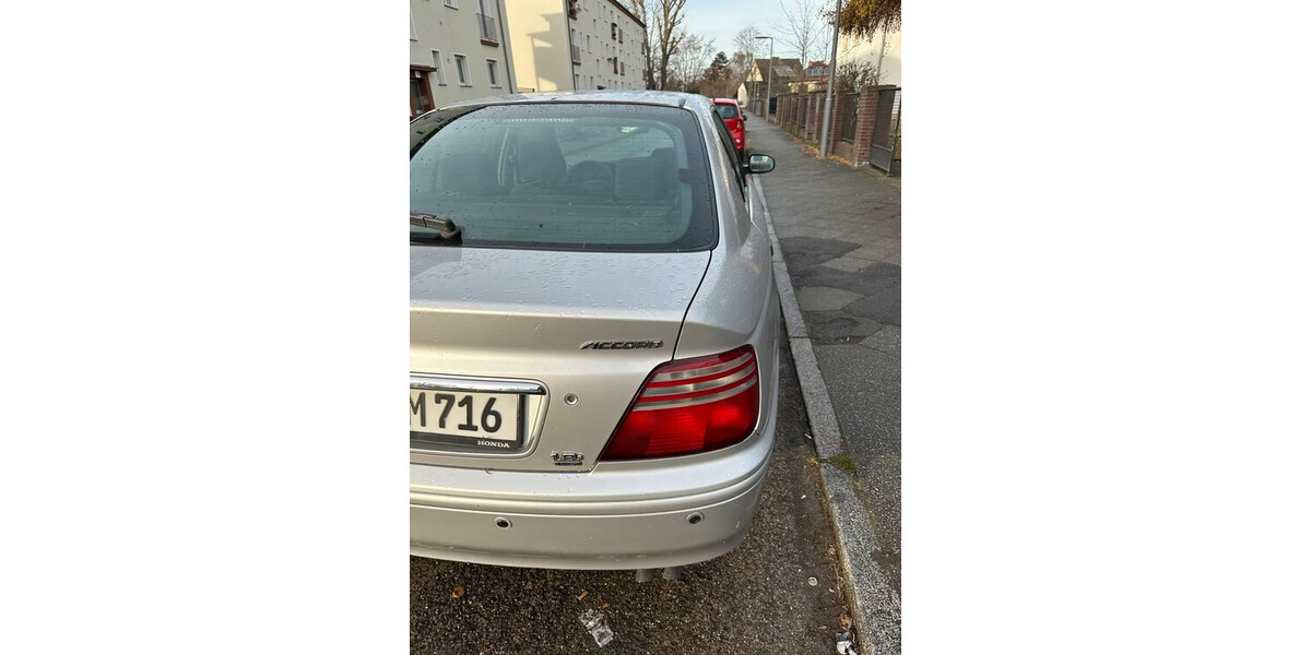 Honda Accord 135.000 km 1.900 &euro; Berlin 10178