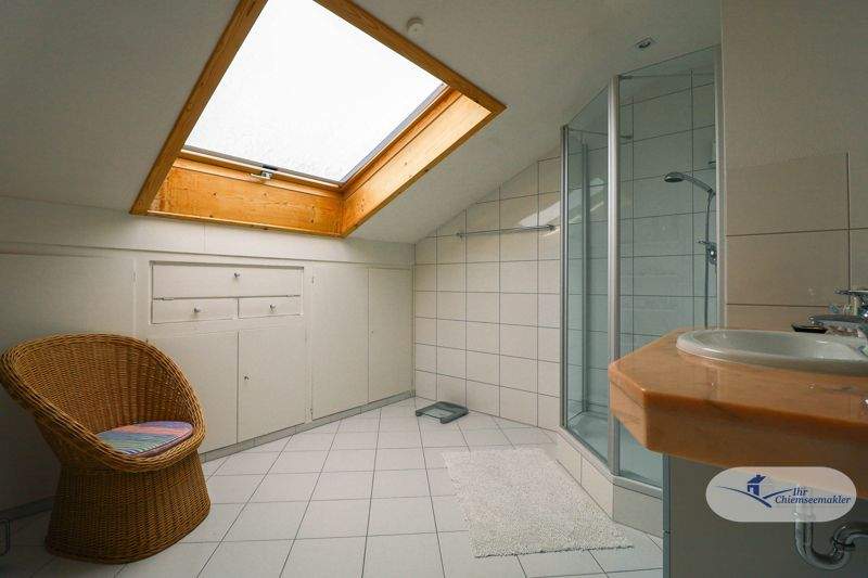 Doppelhaushälfte Rimsting - 8 Zimmer, 215 m&sup2;, 680.000&euro; | Angebot:25692935