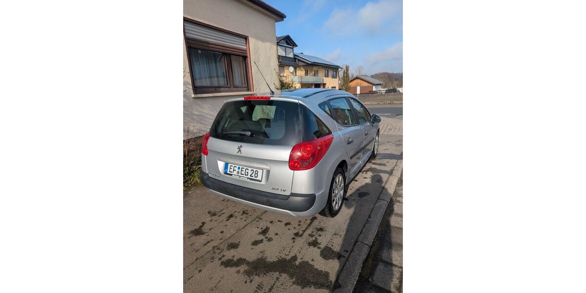 Peugeot 207 83.000 km 3.150 &euro; Driedorf 35759