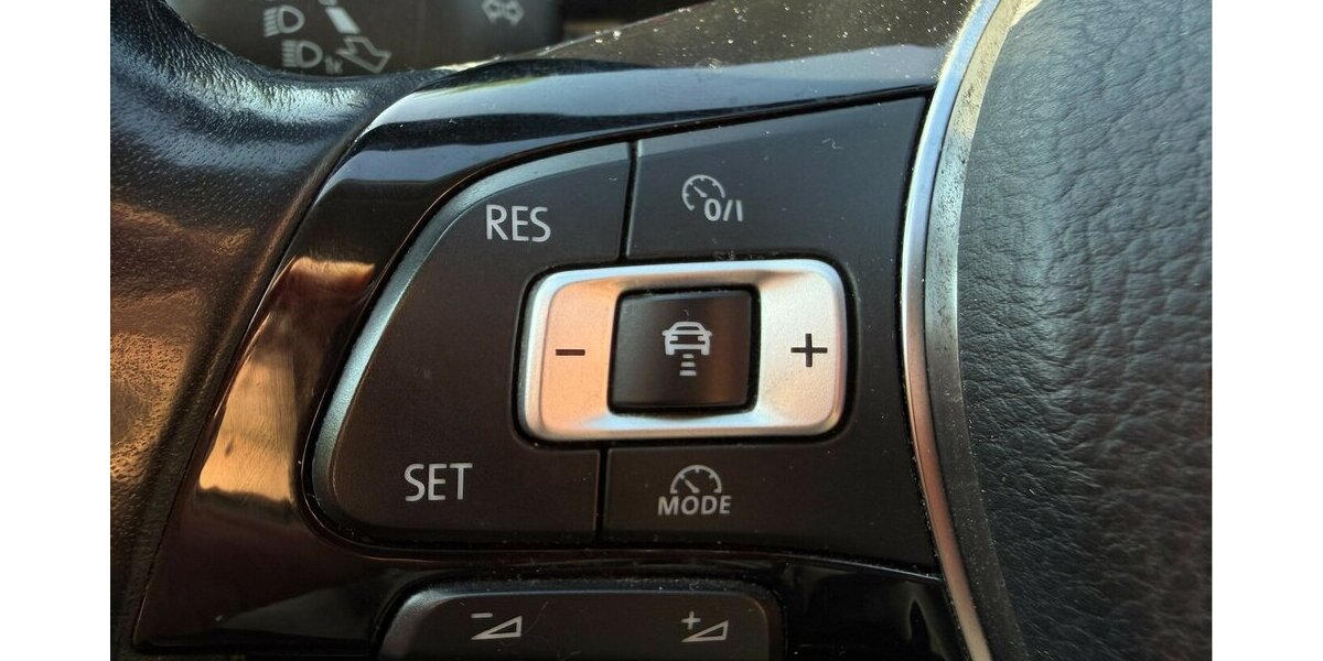 VW Touran Sound BMT/Start-Stopp Navi ACC 157.000 km 10.990 &euro; Neckarsulm 74172