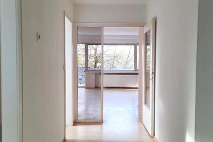 Sehr helle Dachgeschoss-Wohnung mit Süd-Westbalkon im Grünen zimmer