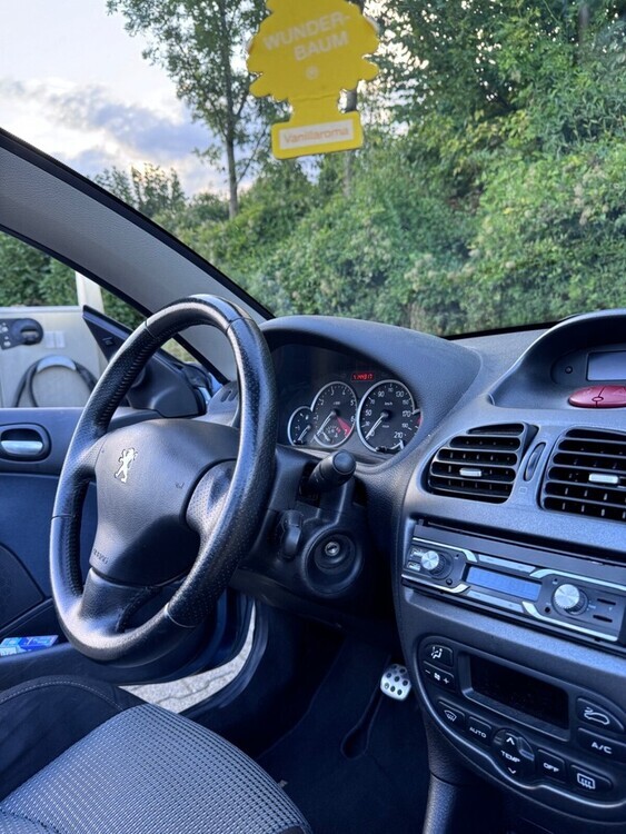 Peugeot 206 CC 148.000 km 2.300 € Aalen 73430