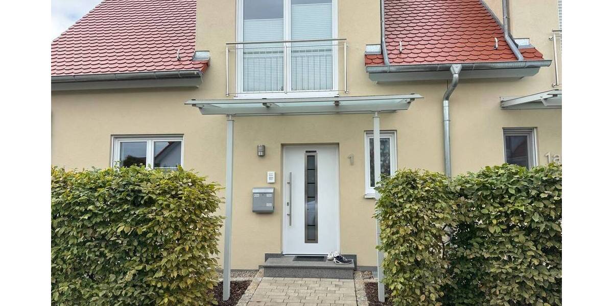 Seien Sie die Ersten !! Großzügiges Einfamilienhaus mit Garage Stpl. in Iphofen. Ruhige und sonnige Bestlage. 4 zimmer