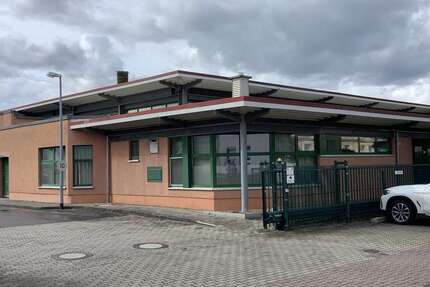 Halle in Vahldorf 400.000 € 2000 m² zimmer