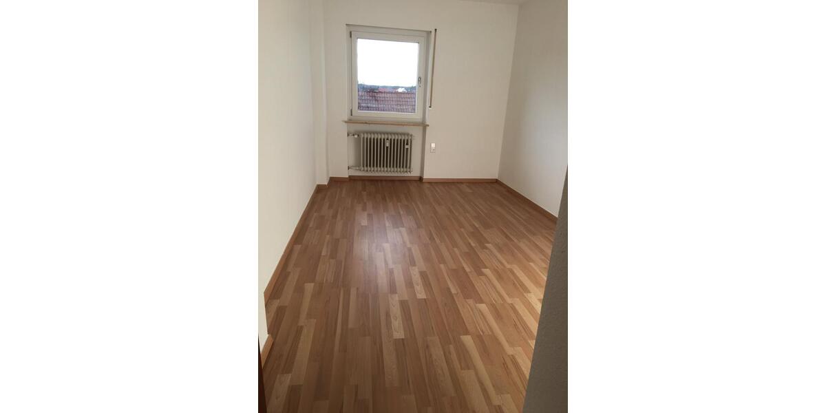 Helle 3-Zi-Wohnung mit Loggia in zentraler Lage von Wendelstein zimmer