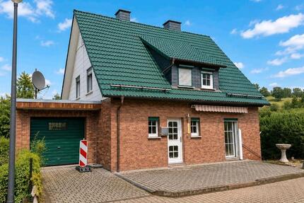 Haus Erndtebrück - 7 Zimmer, 140 m&sup2;, 285.000&euro; | Angebot:27096776