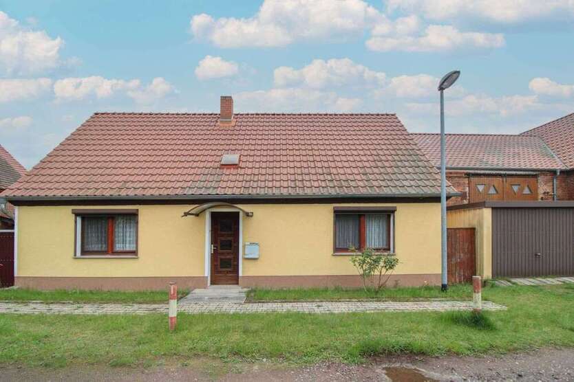 Haus zum Kaufen in Genthin 65.000 € 87.39 m²