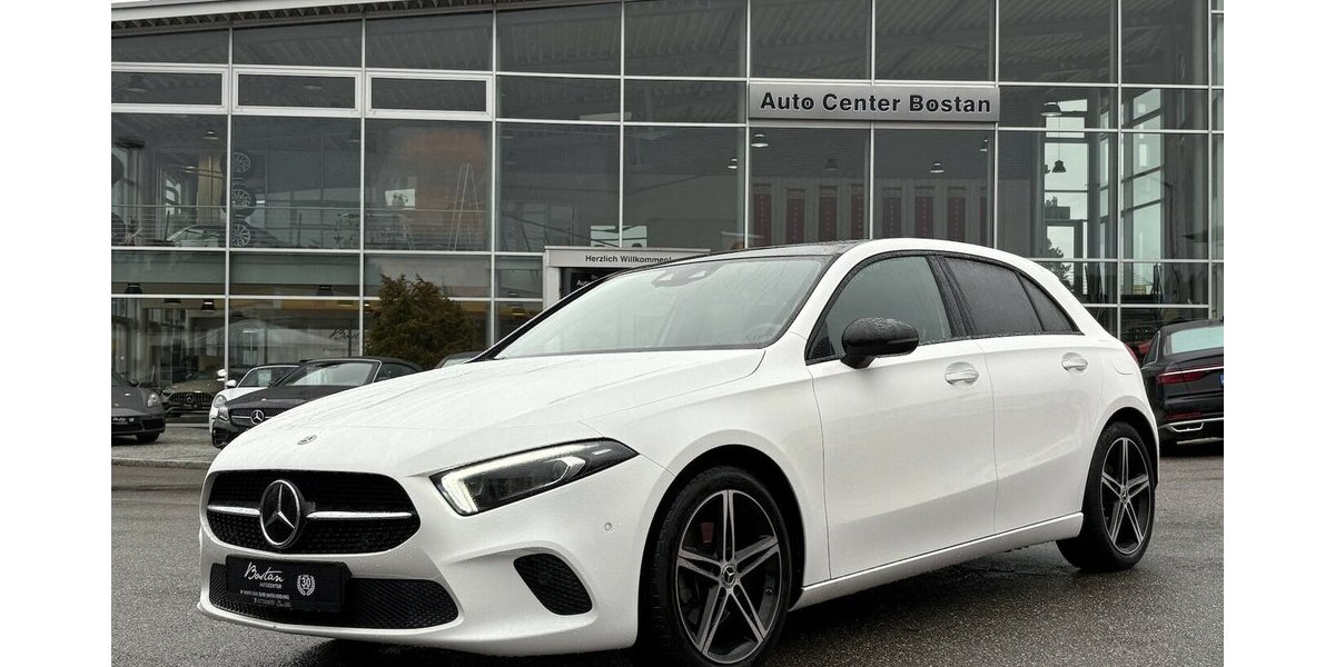 Mercedes-Benz A 200 KEYLESS/MULTIBEAM/PANO/KAMERA/AHK/1.HAND 61.992 km 25.900 &euro; Villingen-Schwenningen 78054