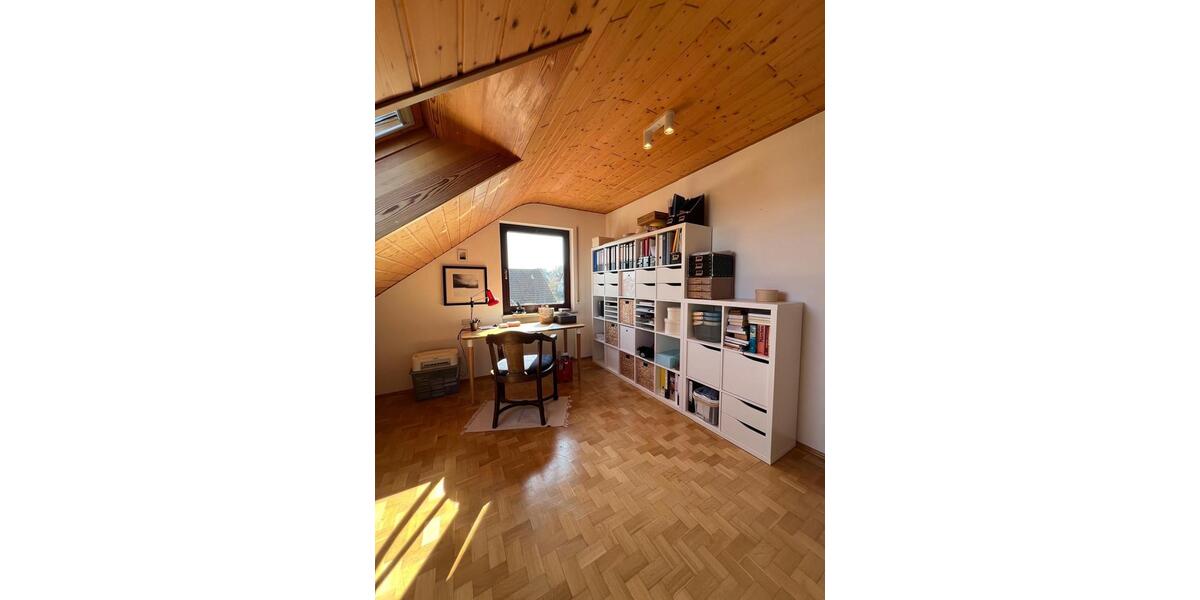 Dachgeschoßwohnung Höchberg - 3 Zimmer, 78 m&sup2;, 850&euro; | Angebot:25360970