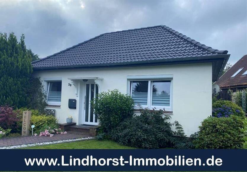 Kleines Einfamilienhaus mit Gartennutzung und Garage