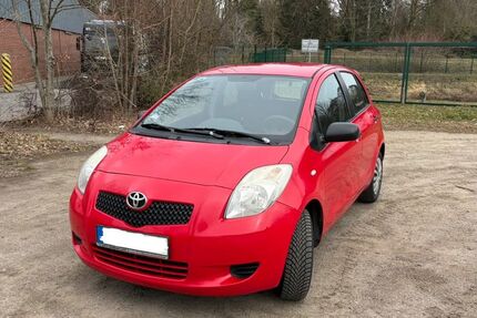 Toyota Yaris 182.000 km 1.899 &euro; Preetz 24211
