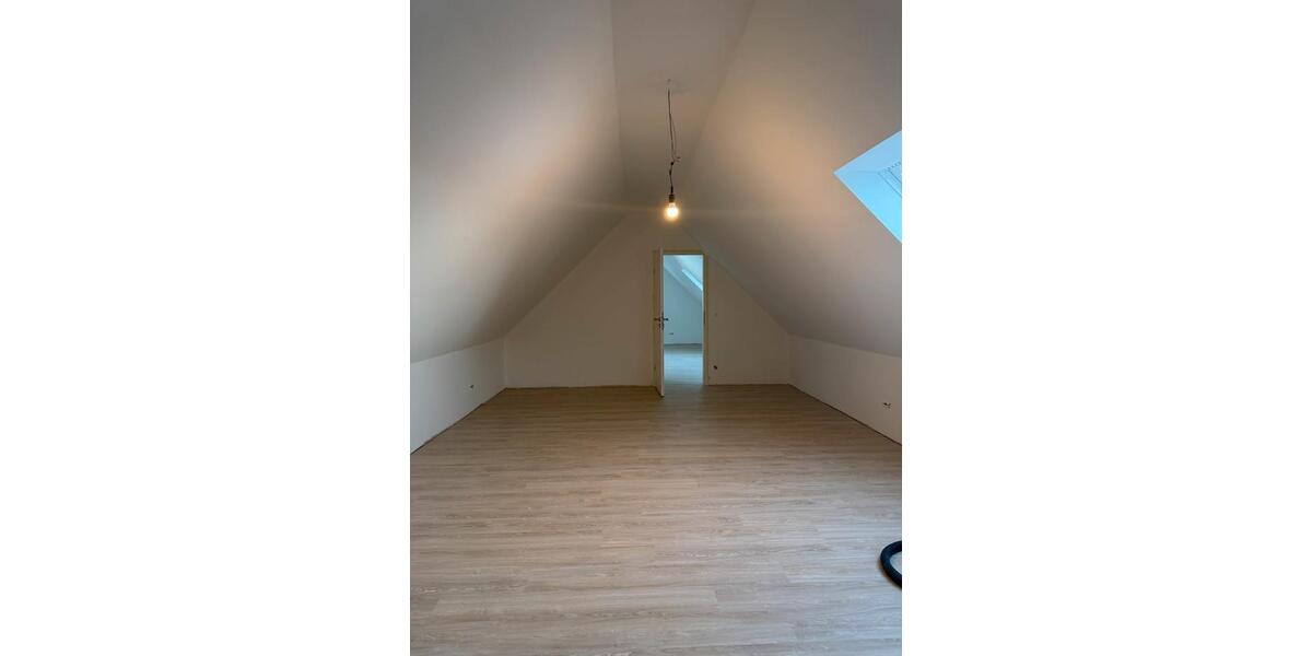 Dachgeschoßwohnung Salzhausen - 2.5 Zimmer, 90 m&sup2;, 1.000&euro; | Angebot:25434071