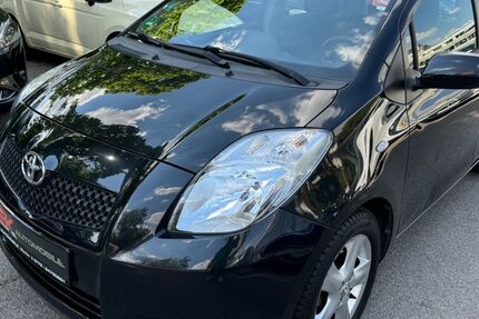 Toyota Yaris 155.300 km 3.900 € München 81243