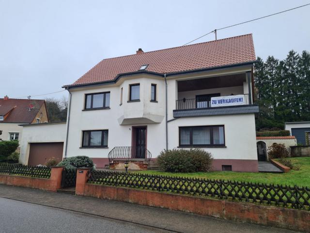 Großzügiges Villenanwesen mit Erkerfassade in Höhenlage von Neunkirchen - Einfamilienhaus Neunkirchen Heinitz | Angebot:26963473