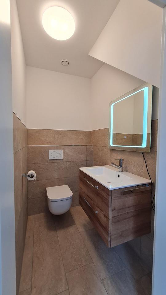 Helle Eigentumswohnung, EBK, Gäste WC, Niedrigenergie A+, Carport