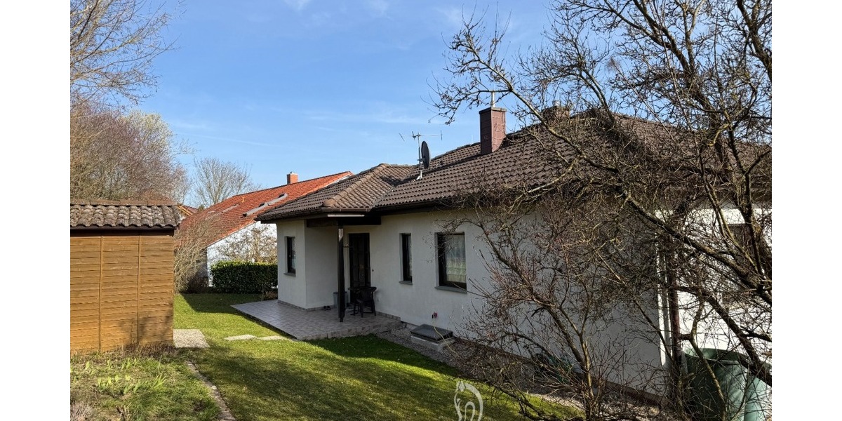 Wohnen mit Weitblick – schöner Bungalow mit Untergeschoss in ruhiger Feldrandlage - Bungalow Arnstein | Angebot:25264133
