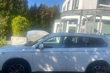 Mitsubishi Outlander 225.000 km 8.290 € Essen 45326