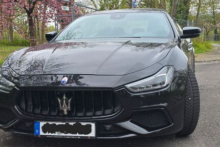 Maserati Ghibli 68.500 km 34.650 &euro; Mönchengladbach 41069