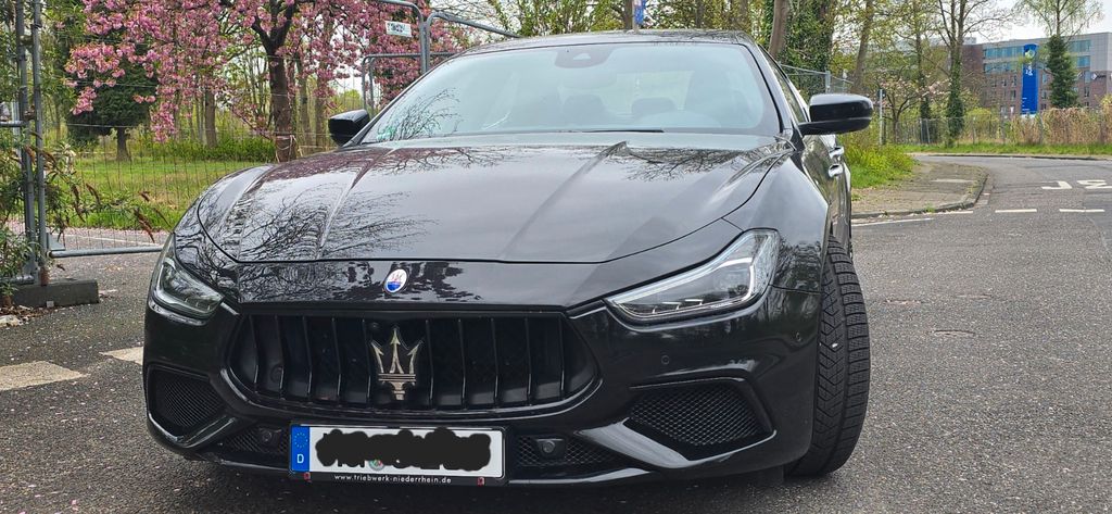 Maserati Ghibli 68.500 km 34.650 &euro; Mönchengladbach 41069
