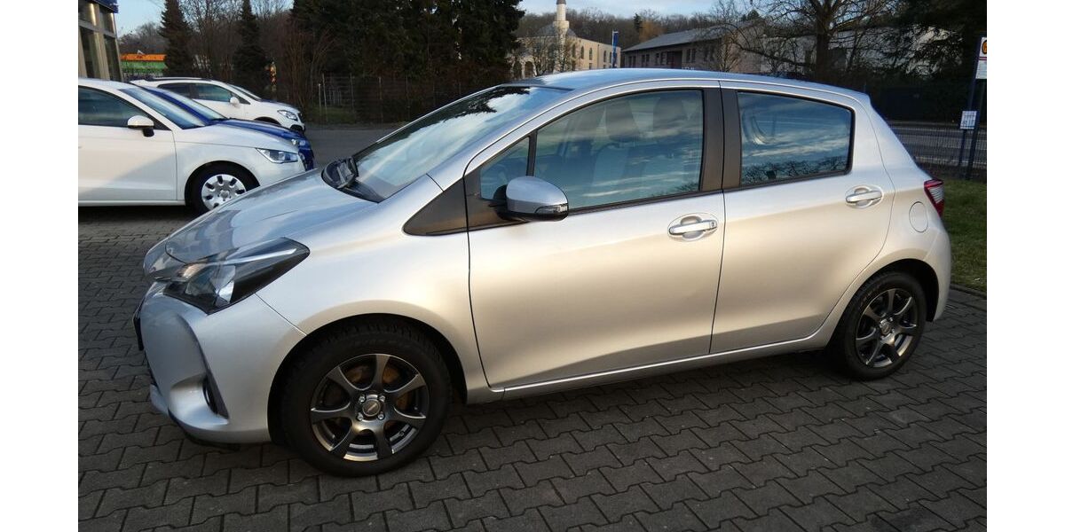 Toyota Yaris 102.000 km 8.800 &euro; Bergkamen 59192