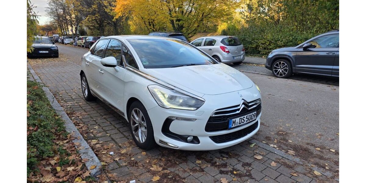 DS Automobiles DS5 76.666 km 7.999 &euro; München 81929