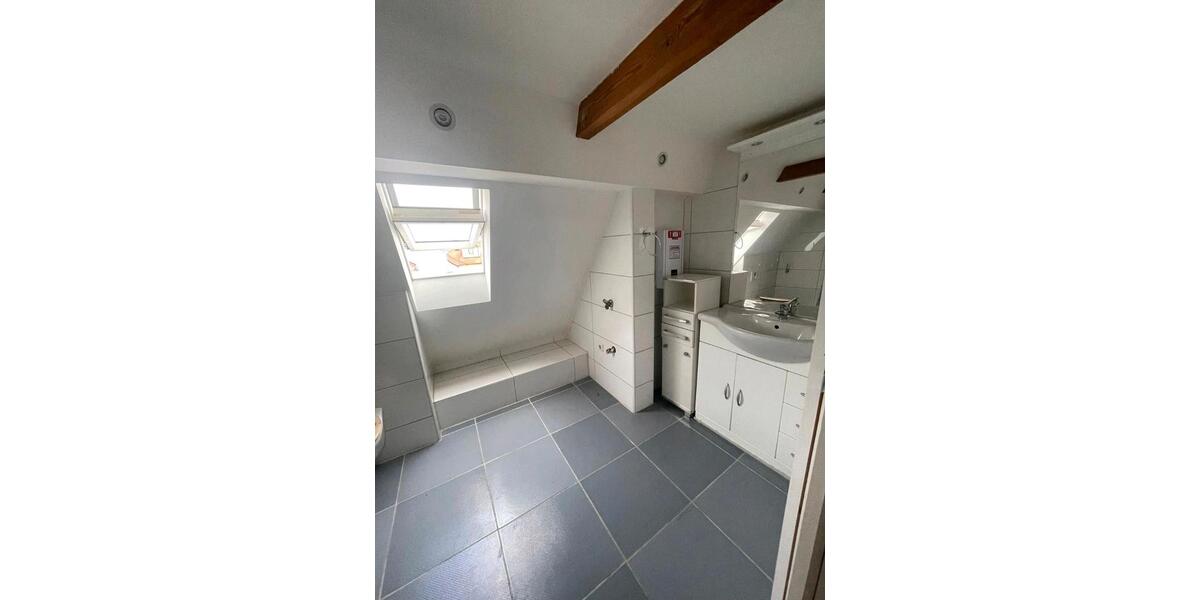 Etagenwohnung Zirndorf - 6 Zimmer, 145 m&sup2;, 270.000&euro; | Angebot:27077343