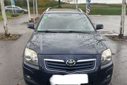 Toyota Avensis 223.602 km 2.000 € Weinstadt 71384