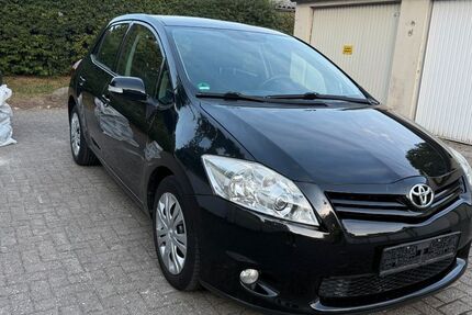 Toyota Auris 125.000 km 6.690 € Aachen 52068