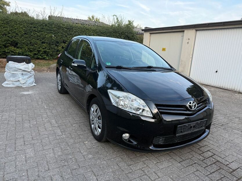 Toyota Auris 125.000 km 6.690 € Aachen 52068