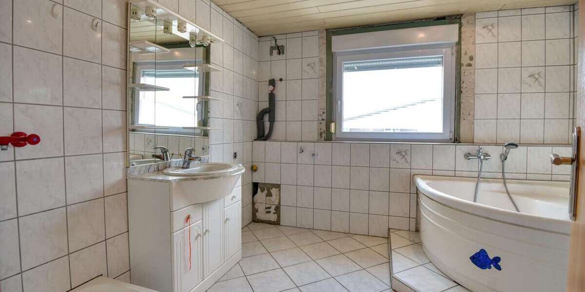 Bezugfsfreie 6 ZKBB mit XL-Panoramaterrasse & Gemeinschaftsgarten Gepflegtes 2FH mit Garage - Etagenwohnung Mannheim Sandhofen | Angebot:26757726