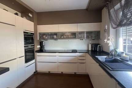 Haus Pfungstadt - 9 Zimmer, 320 m&sup2;, 1.350.000&euro; | Angebot:27118120