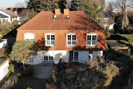 Haus zum Mieten in Schwalbach 2.950 € 216 m² 6 zimmer