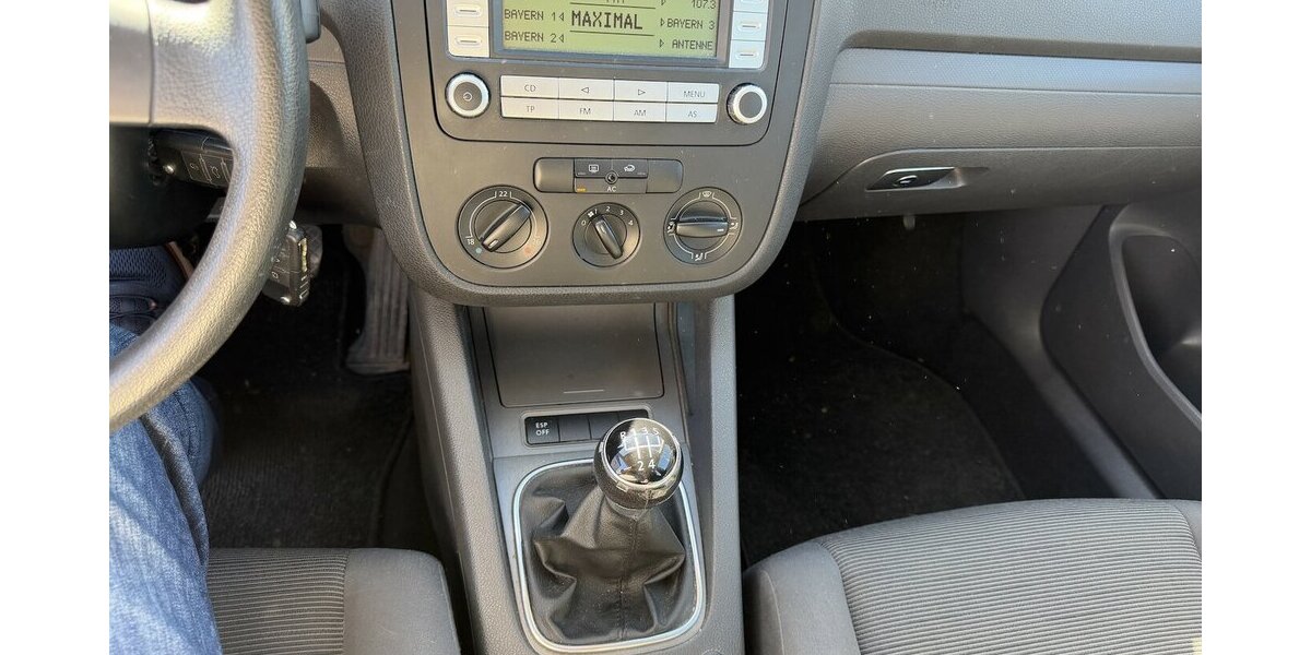 VW Golf 1.6i Trendline 1.Hand Klima SHZ 100.000 km 2.990 &euro; Altdorf 84032