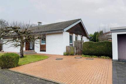 Großzügig, ruhig & voller Möglichkeiten - Ihr gepflegter Bungalow in Schloß Holte-Stukenbrock 4 zimmer