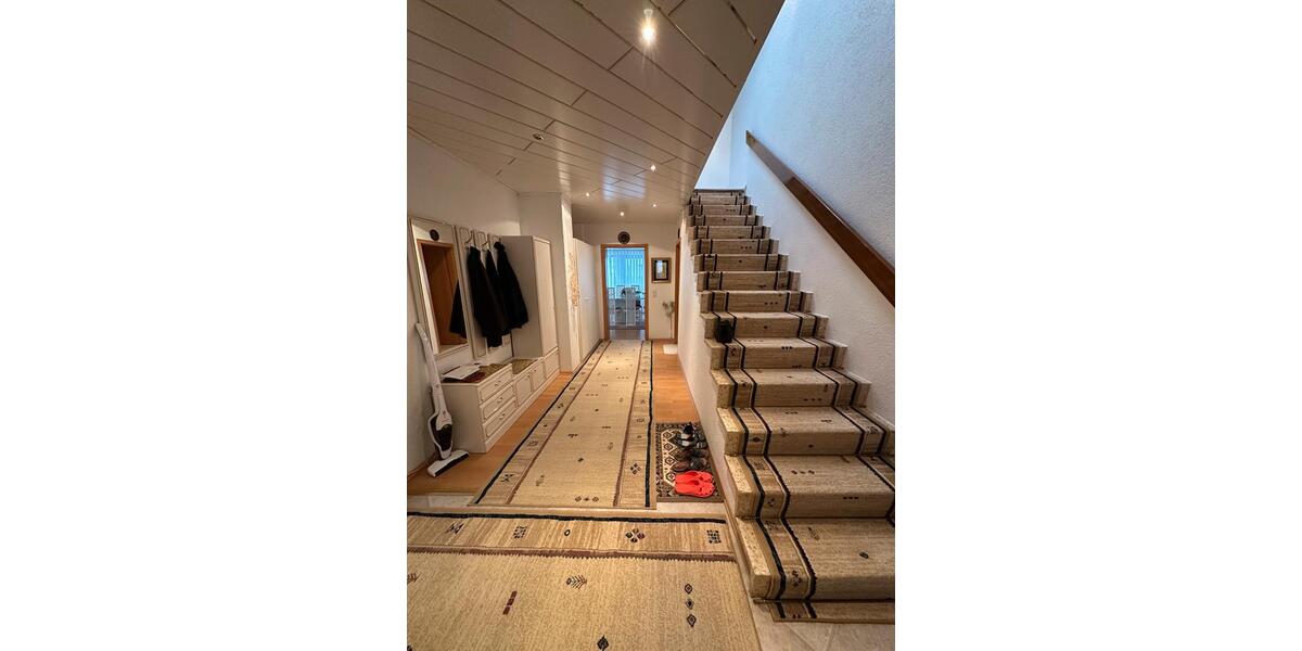 Reihenendhaus ( 1 Familienhaus ) mit Garten u. Garage +Stellplatz 6 zimmer