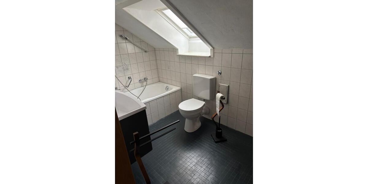 Dachgeschoßwohnung Vöhringen - 3 Zimmer, 64 m&sup2;, 900&euro; | Angebot:25174892