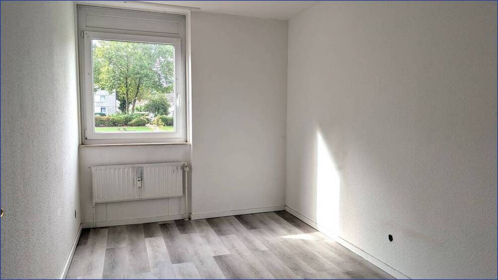 Schöne VierraumWohnung mit Balkon und Pkw-Stellplatz in beliebter Lage