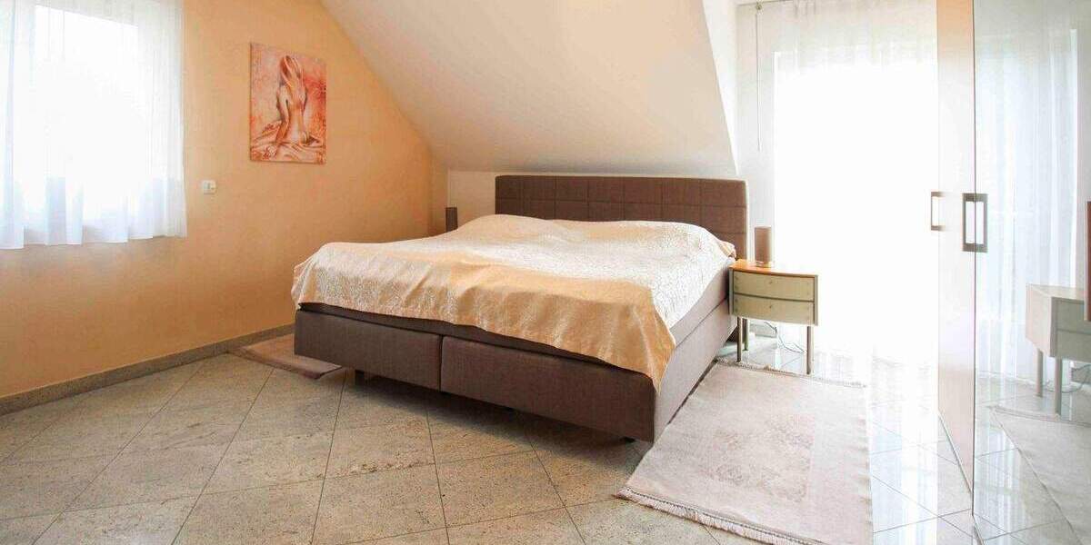 Freistehendes Einfamilienhaus mit großem Garten und Top-Potenzial zur flexiblen Nutzung 8 zimmer